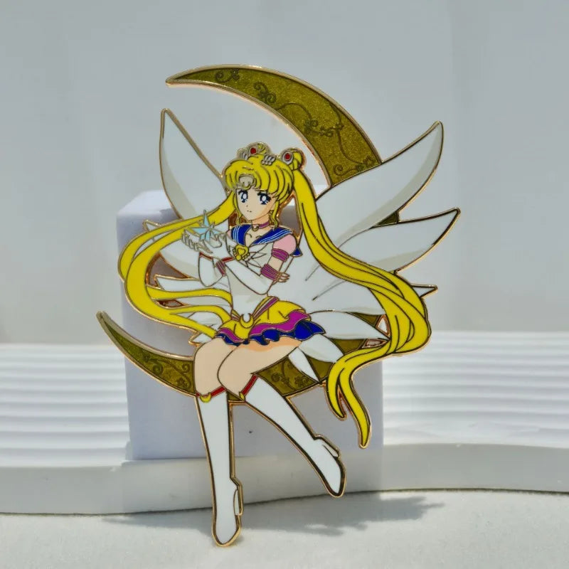 Pins de Sailor Moon, insignias y broches de moda con diseños de dibujos animados, artículos derivados, para mujer, decoraciones para exteriores, pin de esmalte, regalos para fiestas