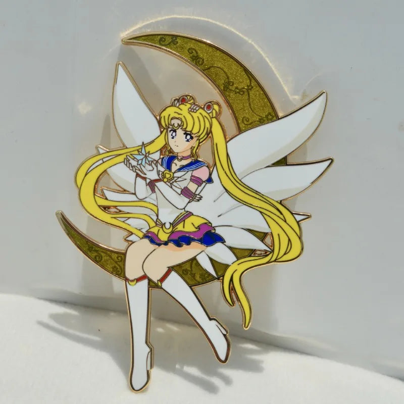 Pins de Sailor Moon, insignias y broches de moda con diseños de dibujos animados, artículos derivados, para mujer, decoraciones para exteriores, pin de esmalte, regalos para fiestas