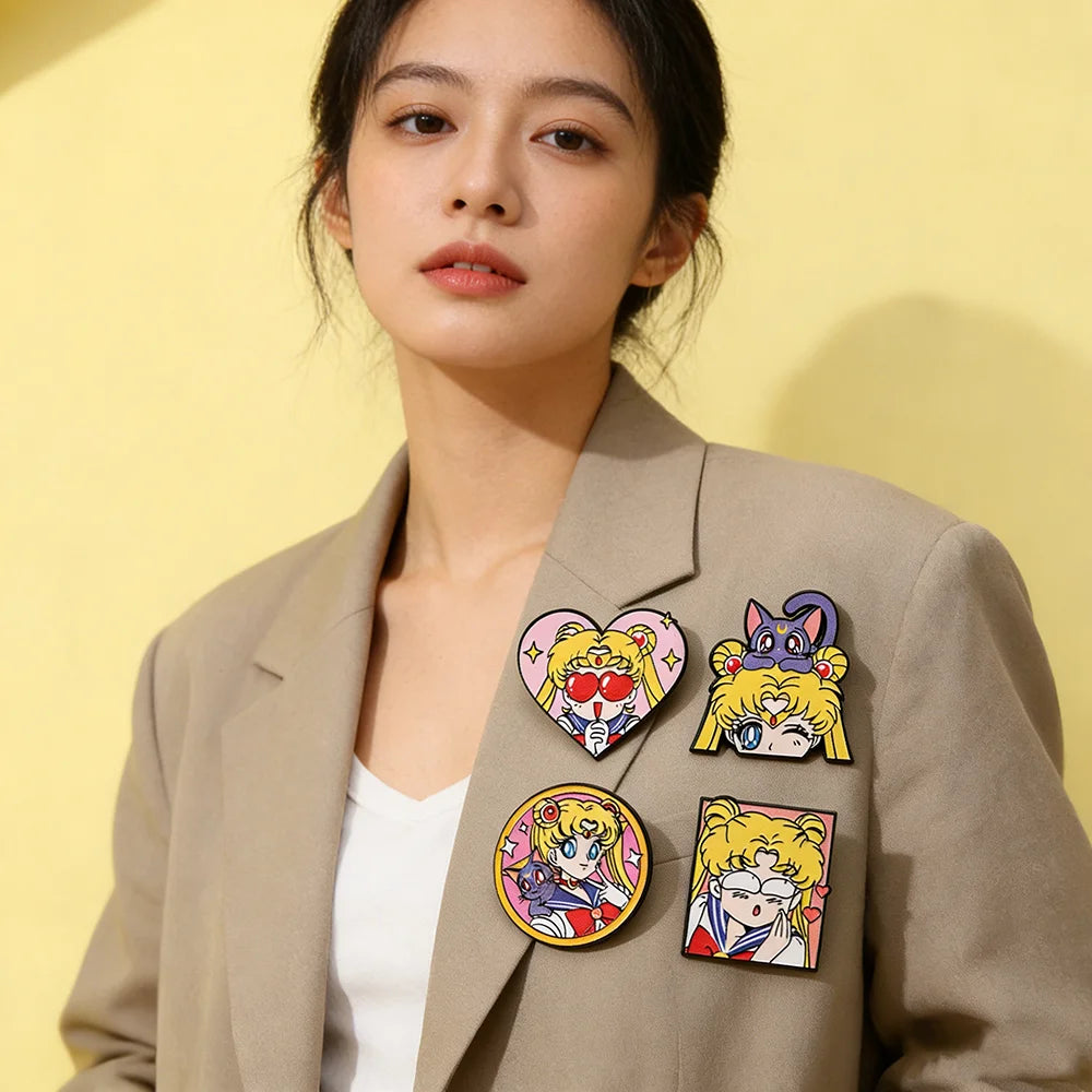 4 Broches de Esmalte con Forma de Corazón de Sailor Moon, Insignias Metálicas Creativas de Dibujos Animados para Mochilas, Ropa, Joyería, Regalo Festivo
