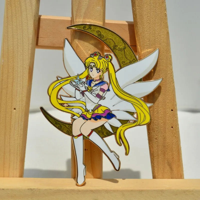 Pins de Sailor Moon, insignias y broches de moda con diseños de dibujos animados, artículos derivados, para mujer, decoraciones para exteriores, pin de esmalte, regalos para fiestas